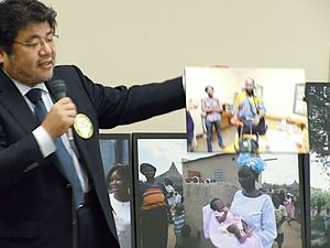 帰国報告をする村上委員長2