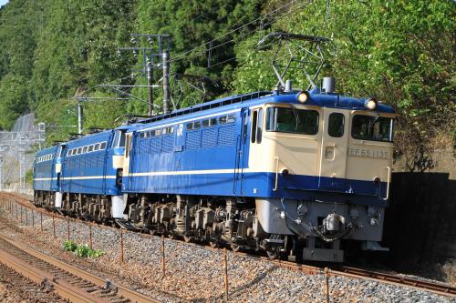 牽引機はEF65-1135号機。